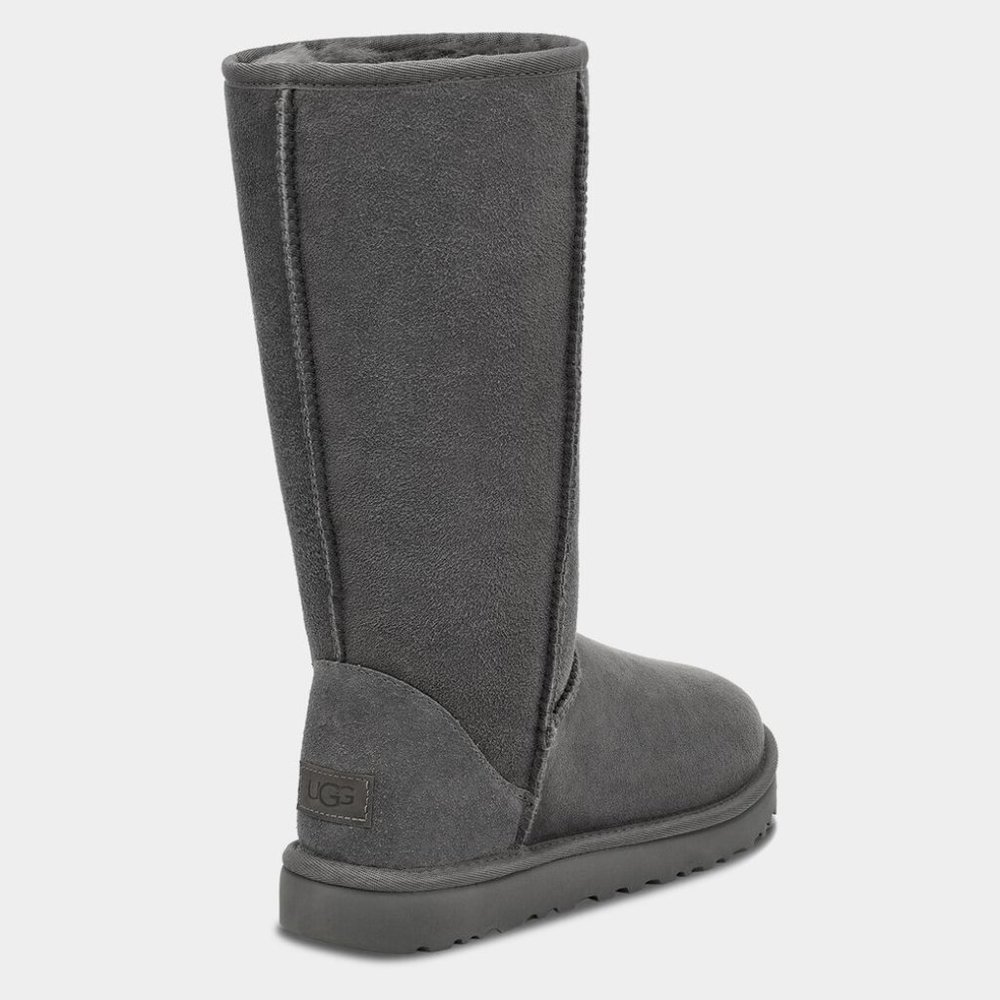 🎁 UGG Women's Classic Tall II Winter Boot - Picture 3 of 5